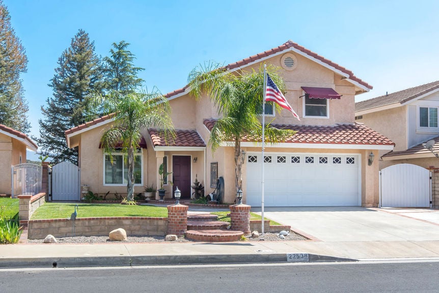 Beautifully Updated Single Family Home In Santa Clarita LA Real