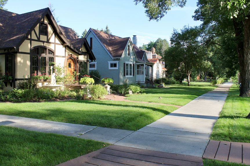 Tips for Navigating a Hot Real Estate Market Woodleaf Realty