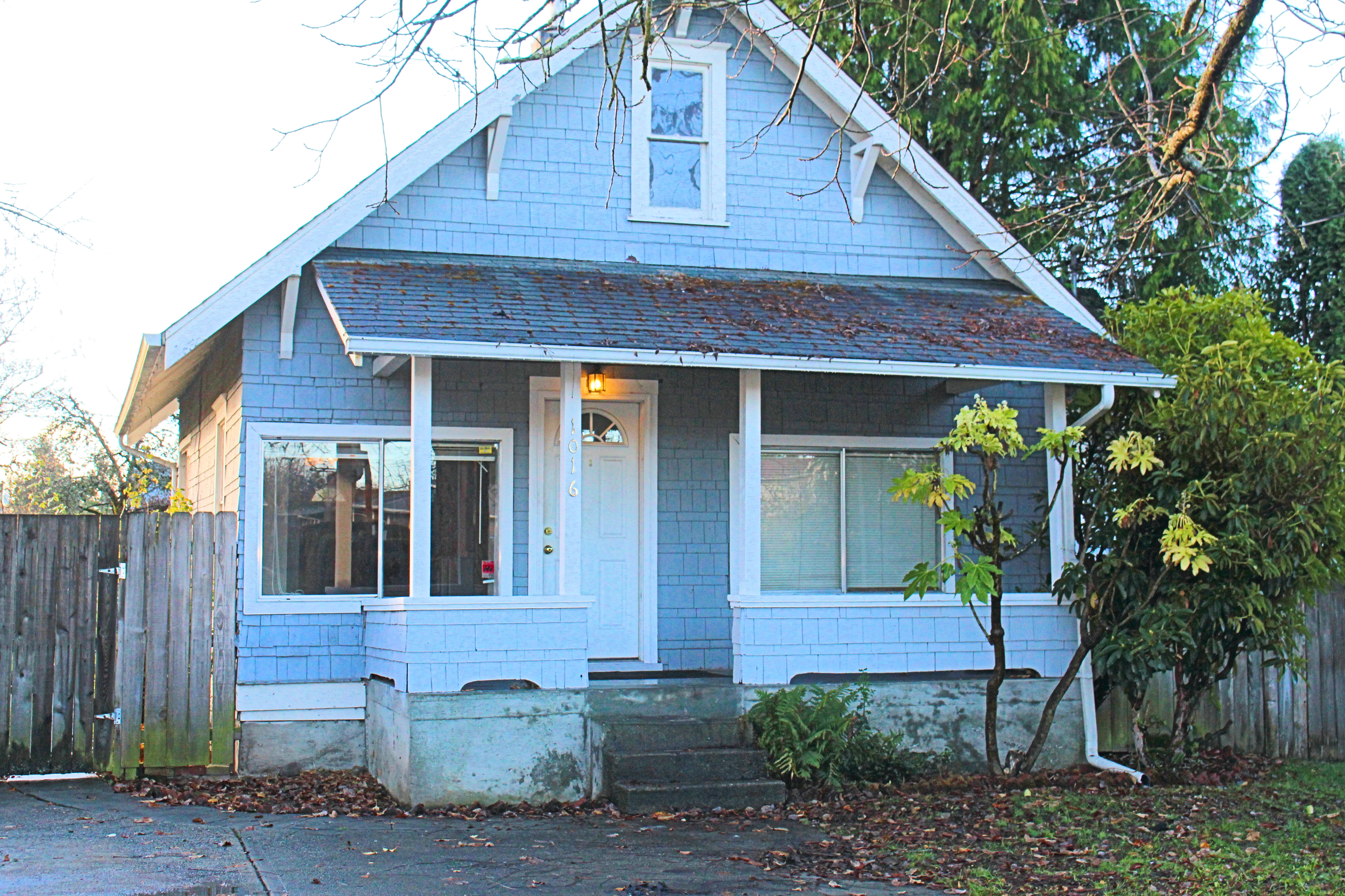 Front yard of Home for sale in Sumner WA