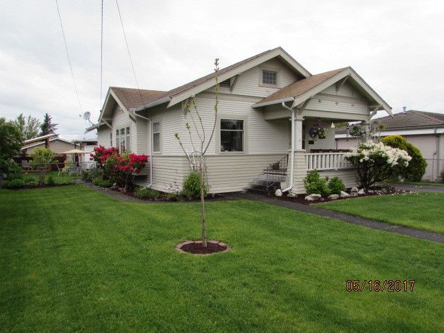 Front yard of Home for sale in Sumner WA