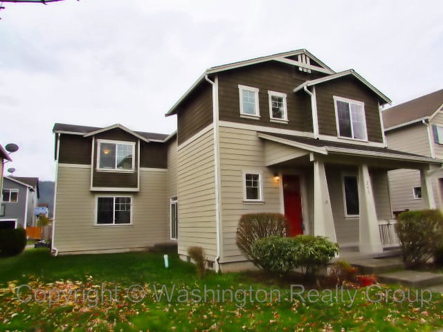 Front yard of Home for sale in Sumner WA
