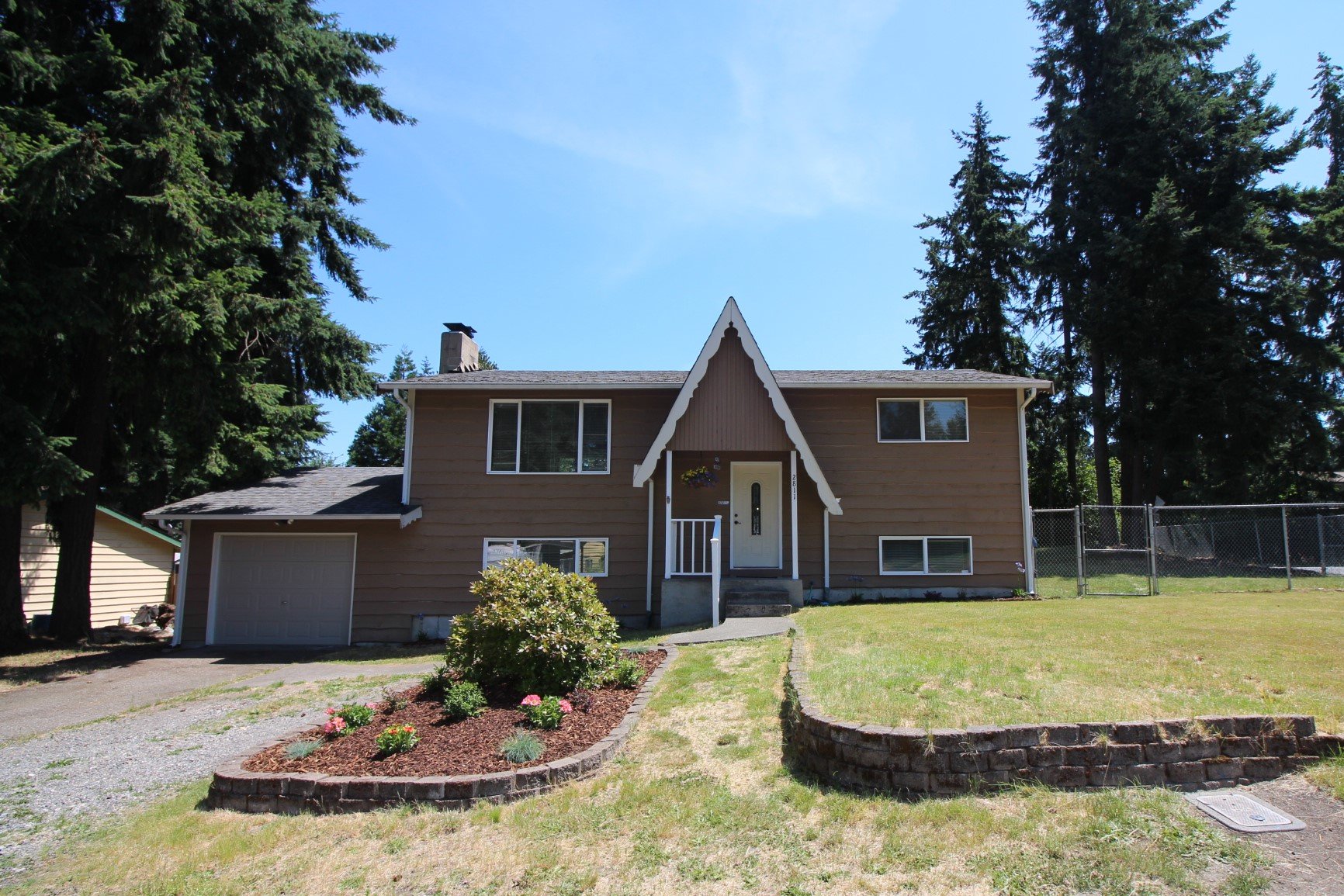 Front yard of Home for sale in Sumner WA
