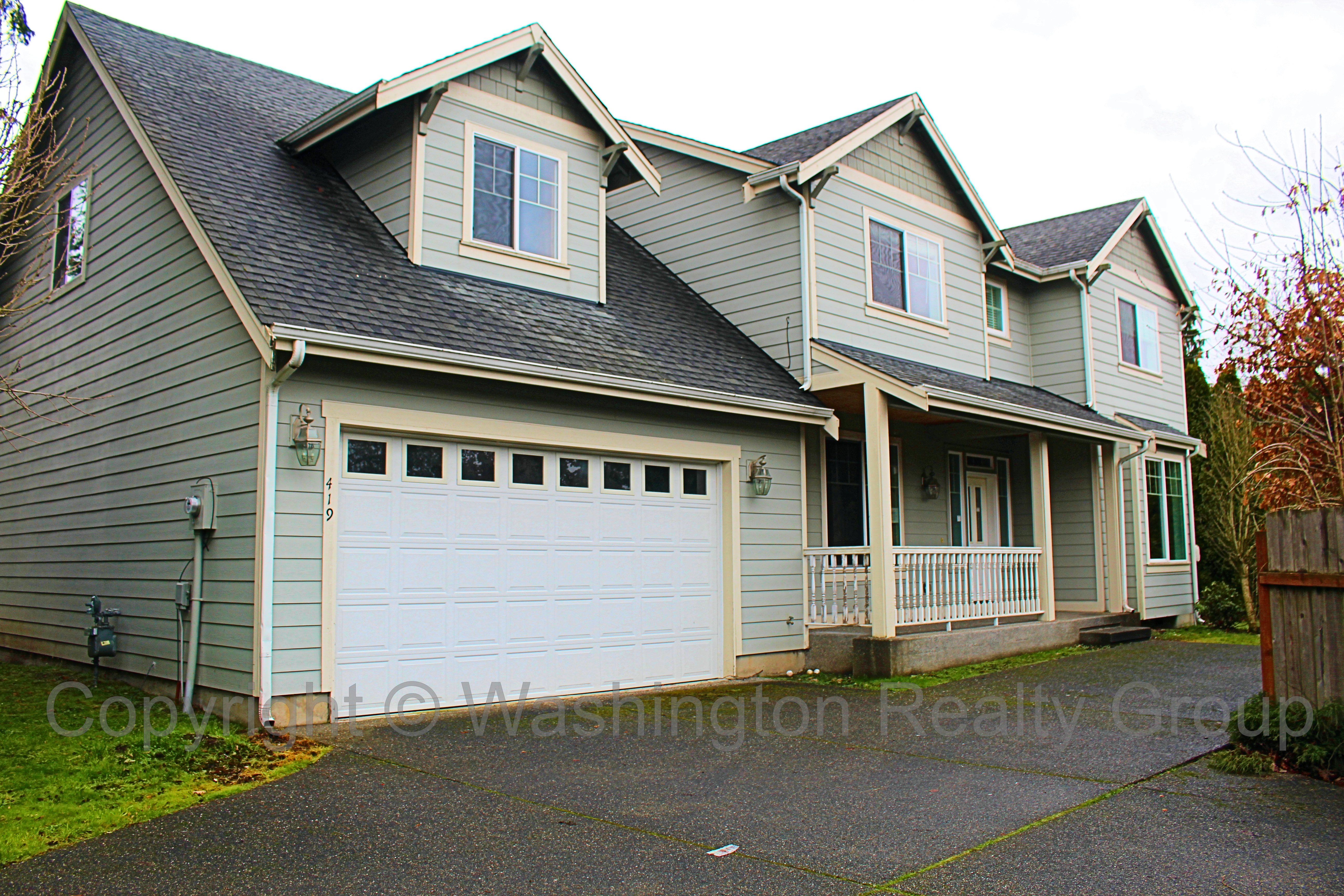 Front yard of Home for sale in Puyallup WA