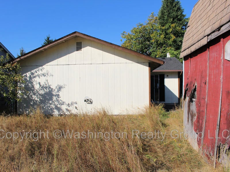 Backyard home for sale in Sumner