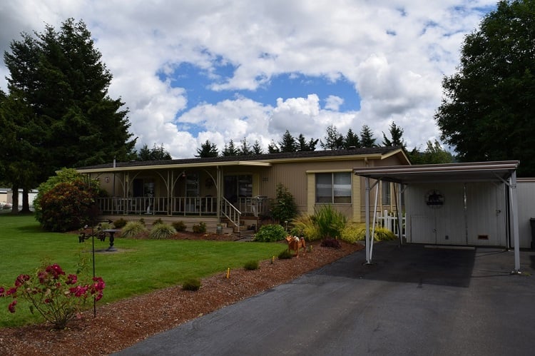 Front yard of Home for sale in Sumner WA