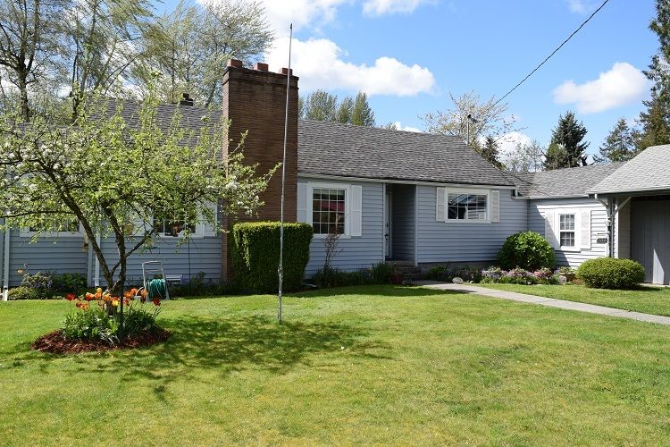 Front yard of Home for sale in Sumner WA