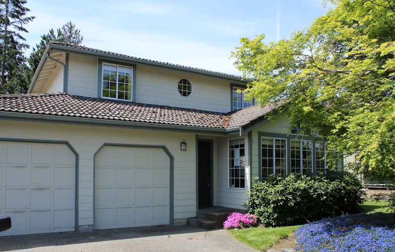 Front yard of Home for sale in Sumner WA