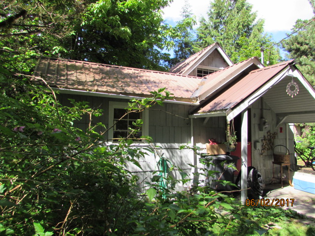 Backyard home for sale in Sumner