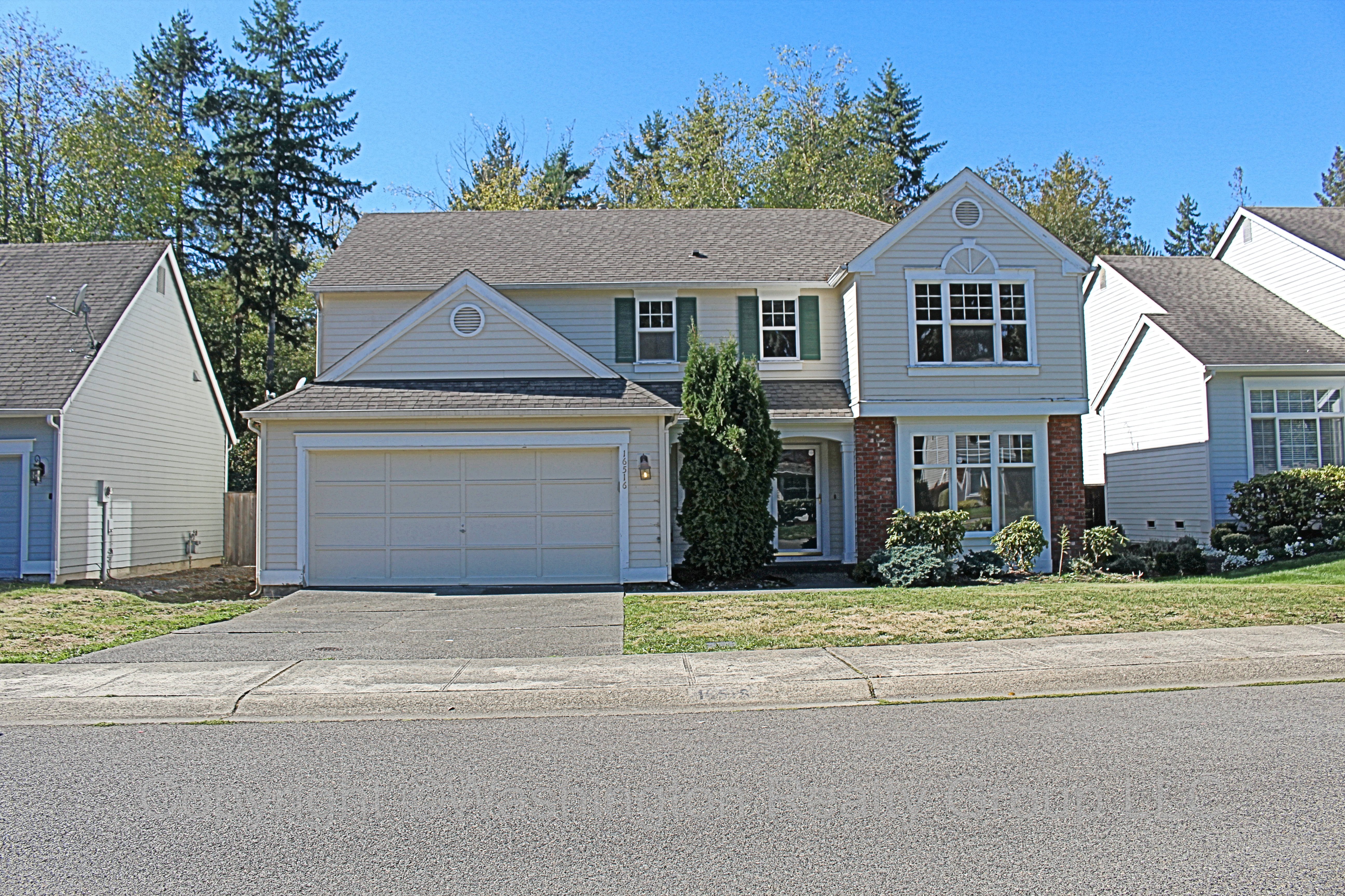 Front yard of Home for sale in Sumner WA