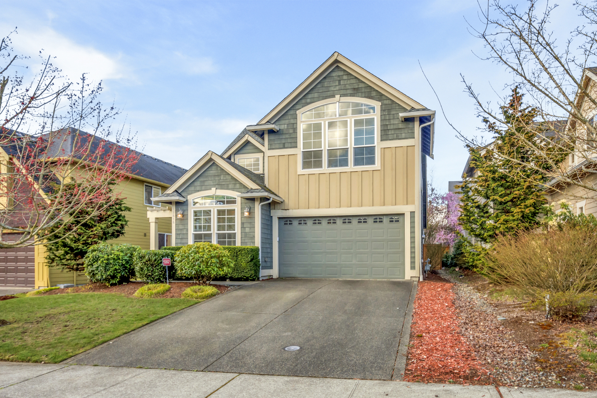 Front yard of Home for sale in Sumner WA