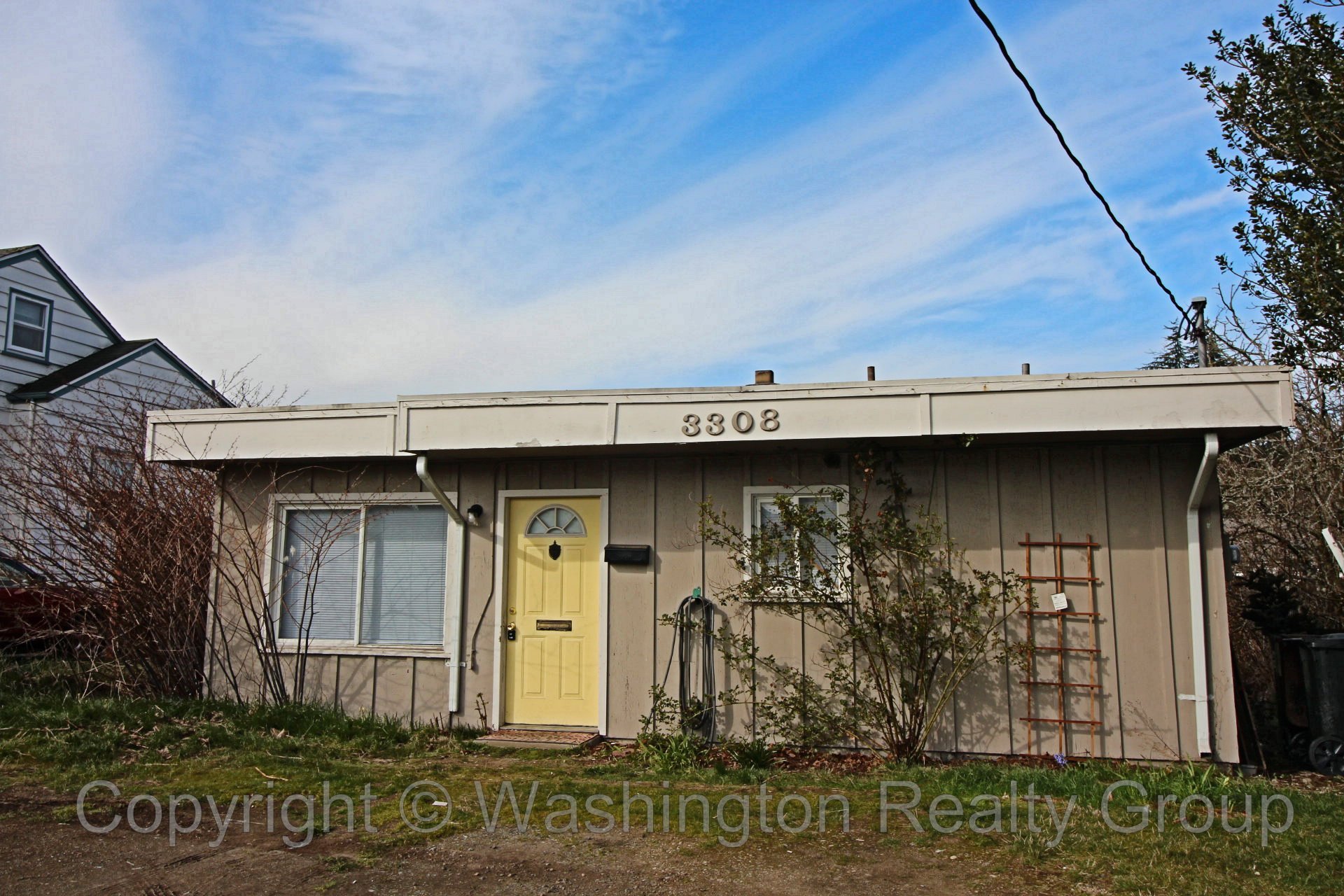 Front yard of Home for sale in Sumner WA