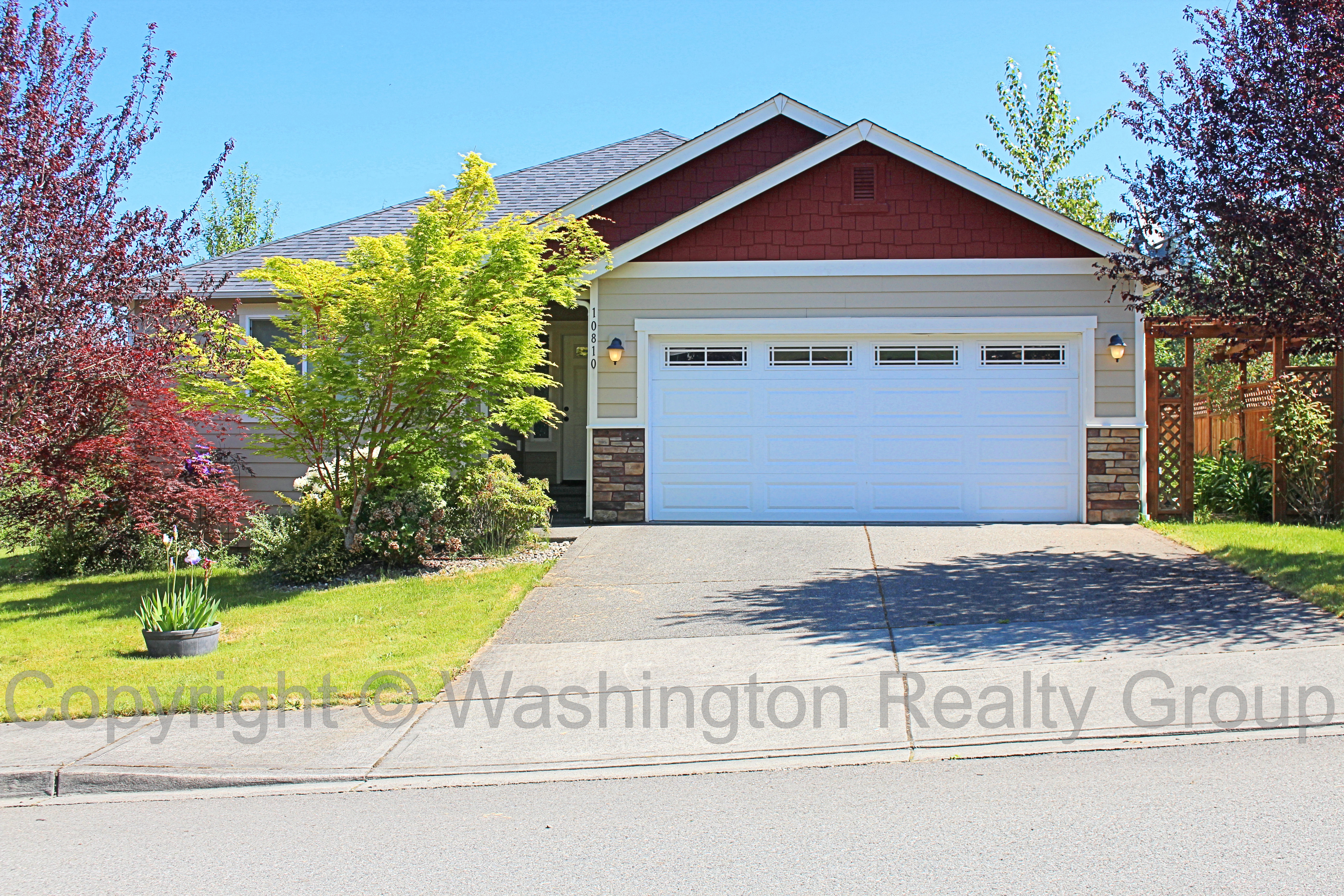 Front yard of Home for sale in Sumner WA