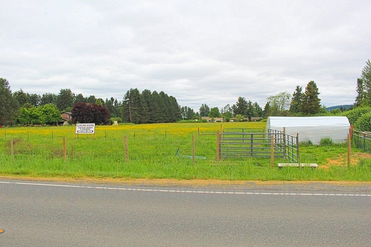 Front yard of Home for sale in Sumner WA