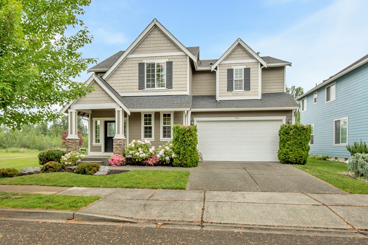 Front yard of Home for sale in Sumner WA