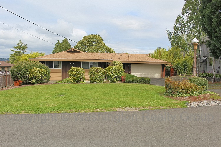 Front yard of Home for sale in Sumner WA