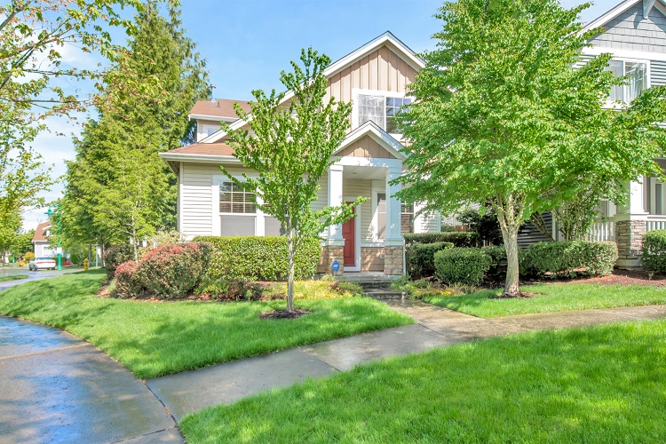 Front yard of Home for sale in Sumner WA