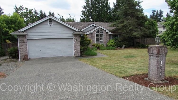 Front yard of Home for sale in Sumner WA