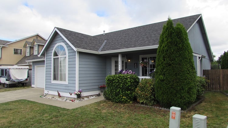 Front yard of Home for sale in Sumner WA