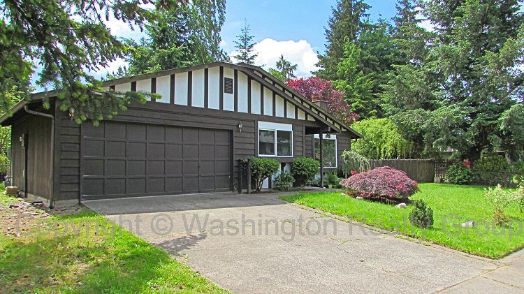 Front yard of Home for sale in Sumner WA