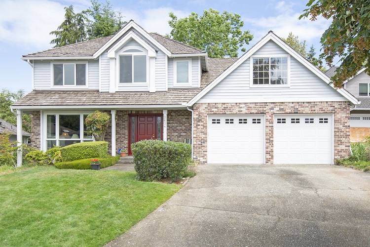 Front yard of Home for sale in Sumner WA