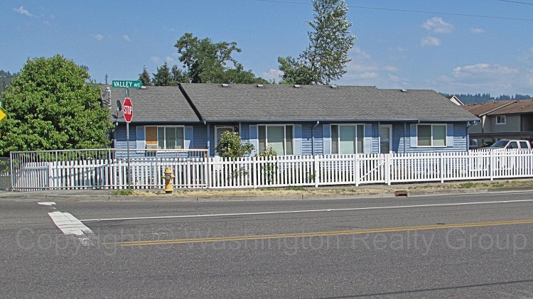 Front yard of Home for sale in Sumner WA