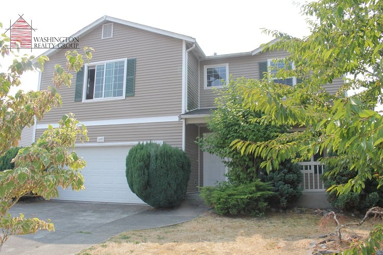 Front yard of Home for sale in Sumner WA