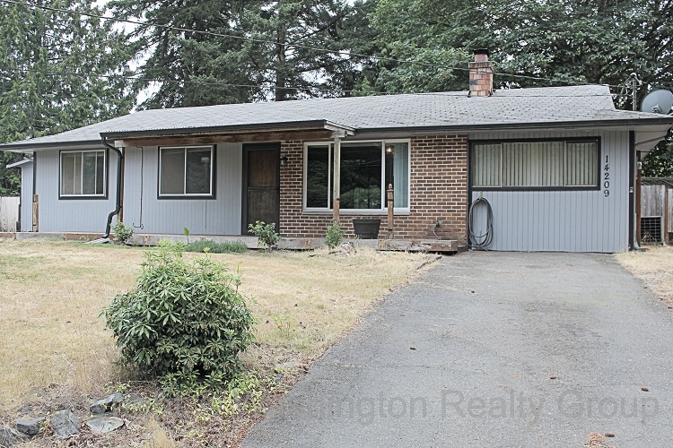 Front yard of Home for sale in Sumner WA