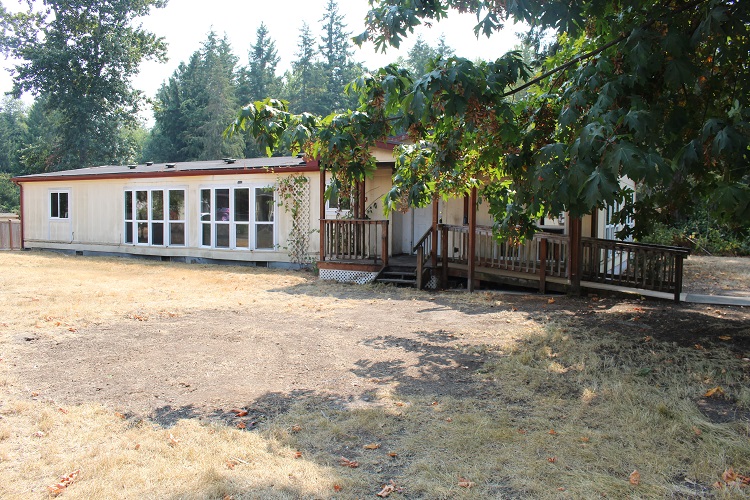 Front yard of Home for sale in Sumner WA