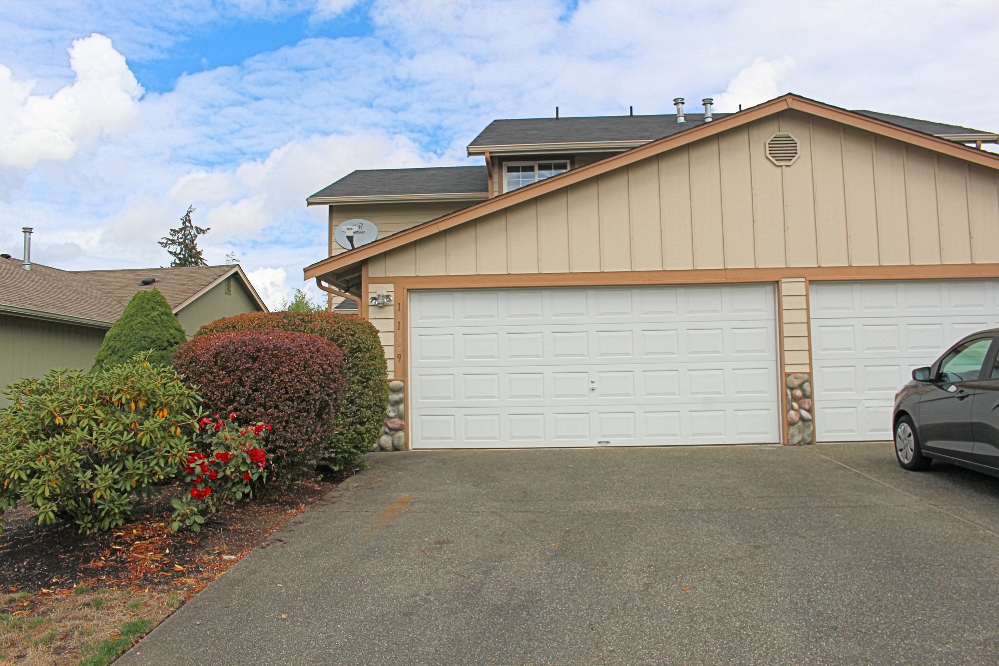 Front yard of Home for sale in Sumner WA