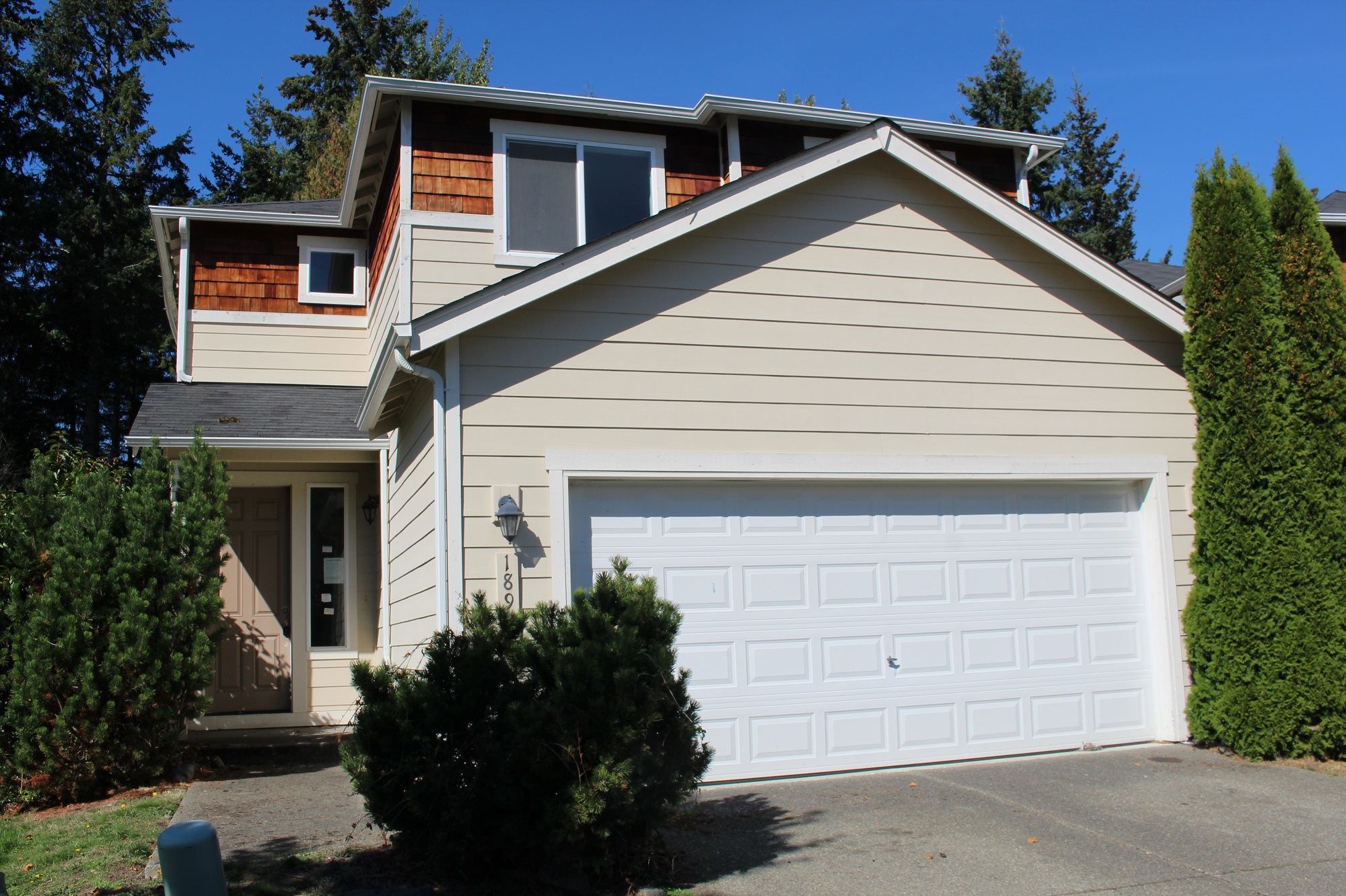 Front yard of Home for sale in Sumner WA