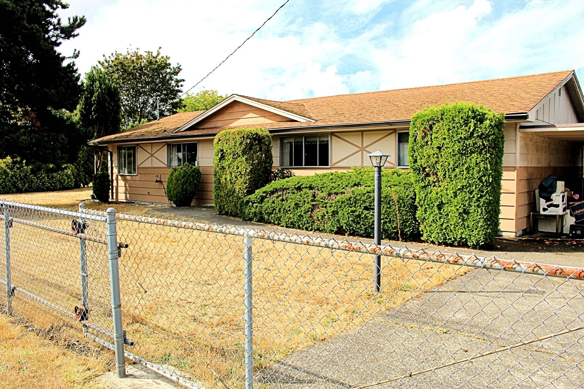Front yard of Home for sale in Sumner WA