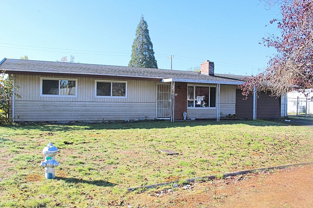 Front yard of Home for sale in Sumner WA
