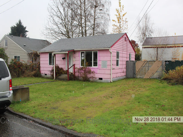 Backyard home for sale in Sumner