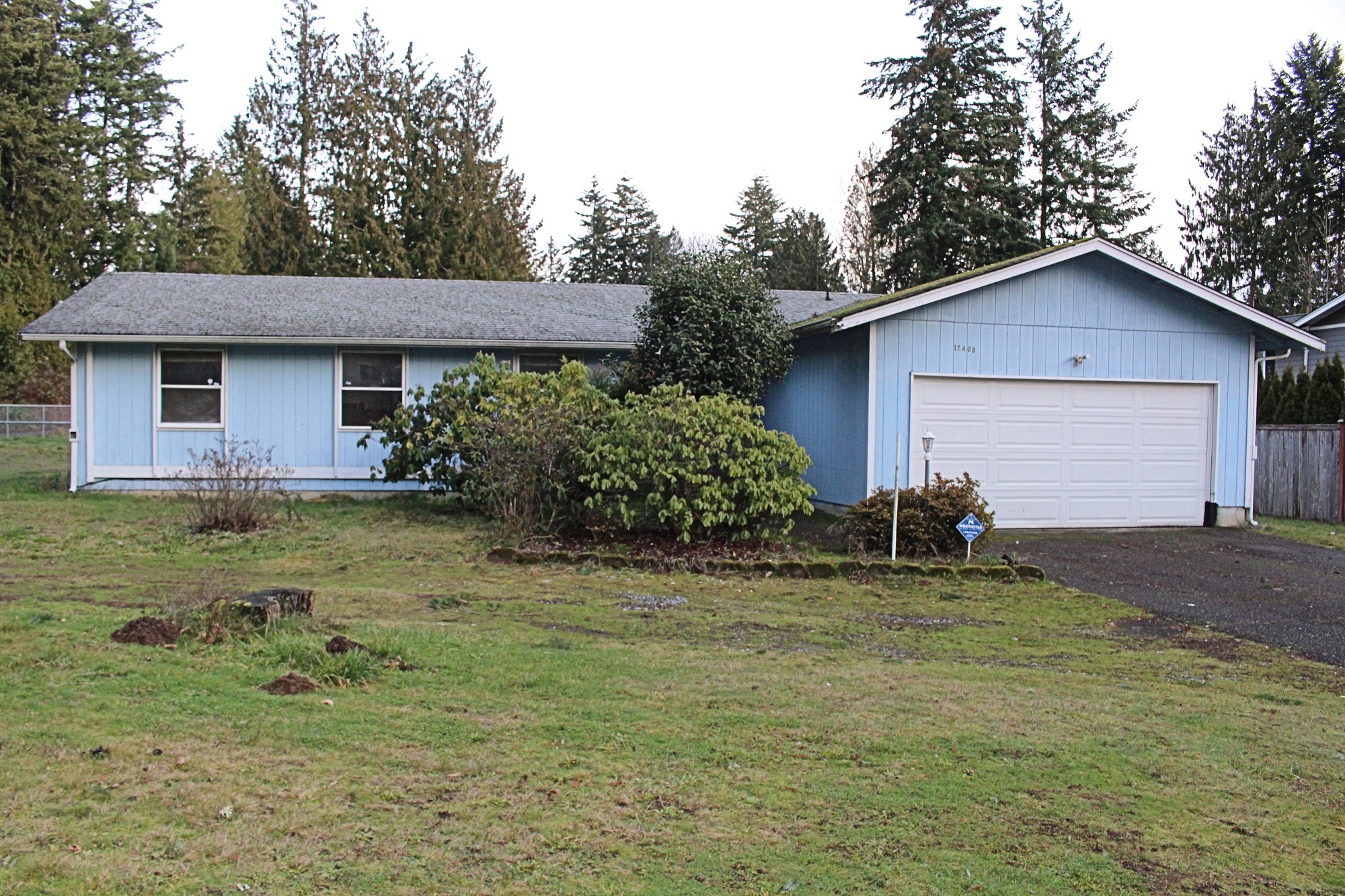 Front yard of Home for sale in Sumner WA