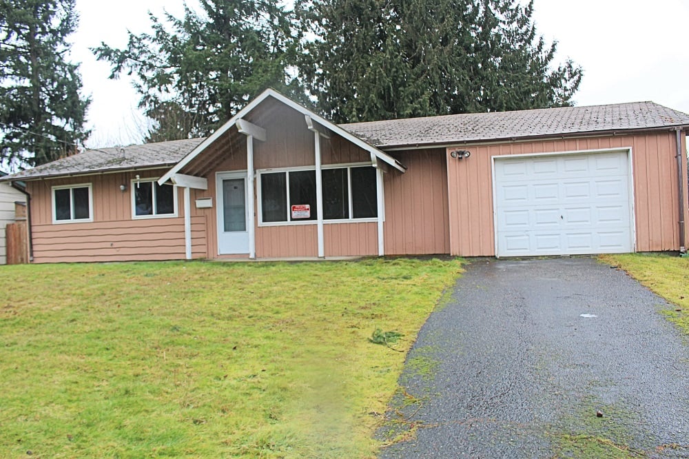 Front yard of Home for sale in Sumner WA