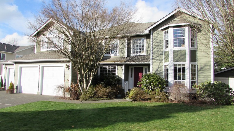 Front yard of Home for sale in Sumner WA
