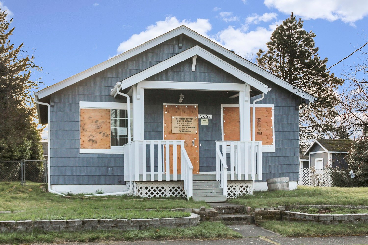 Front yard of Home for sale in Sumner WA