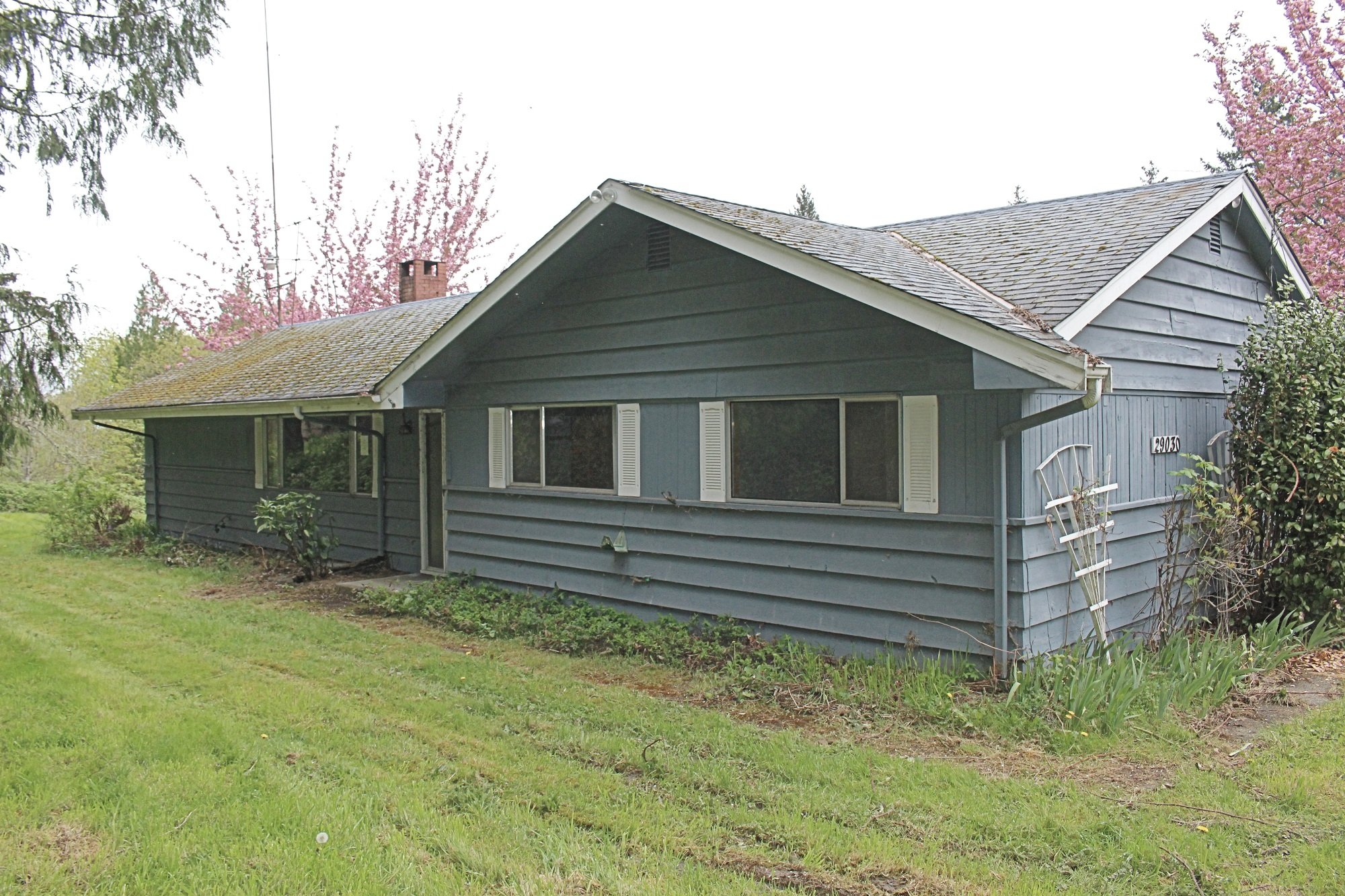 Front yard of Home for sale in Sumner WA