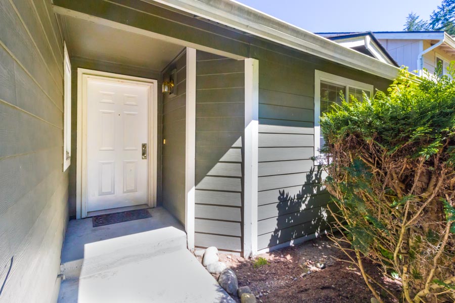 Front yard of Home for sale in Sumner WA