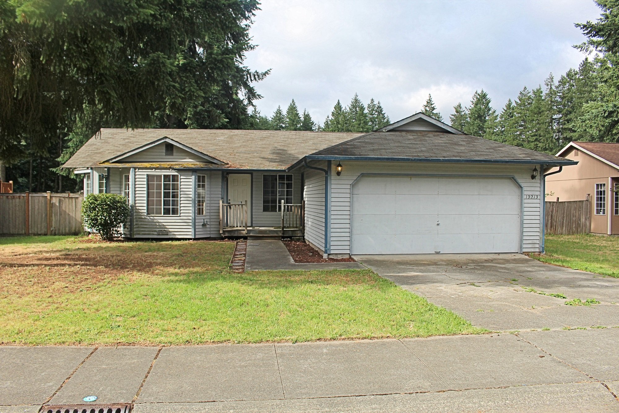 Front yard of Home for sale in Sumner WA