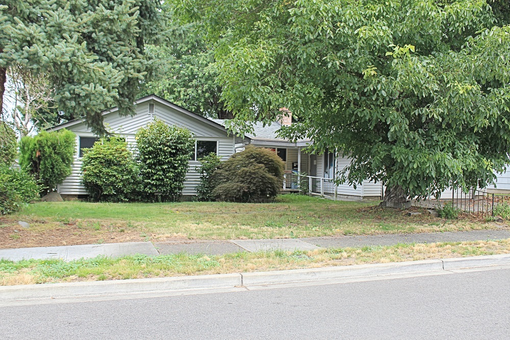 Front yard of Home for sale in Sumner WA