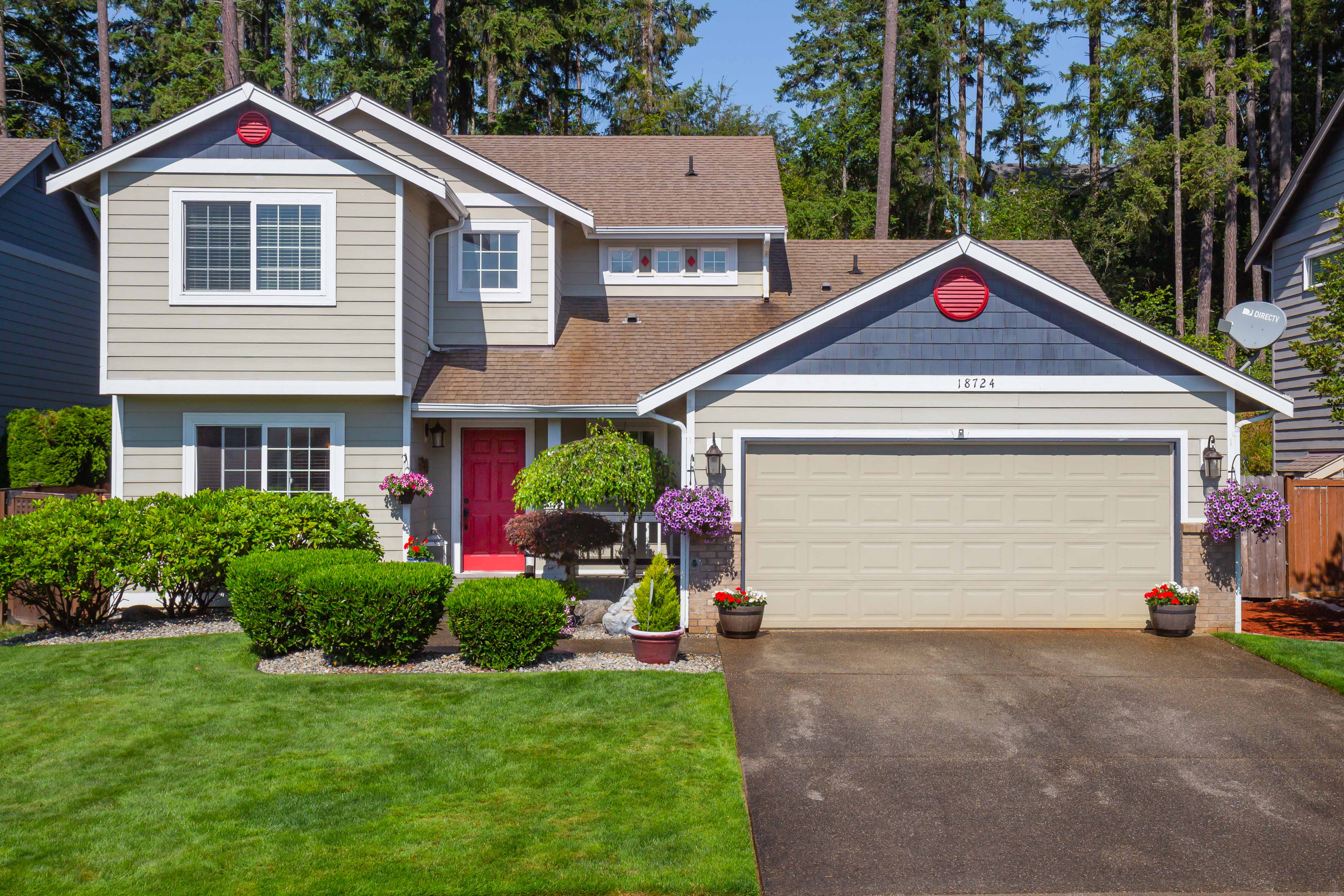 Front yard of Home for sale in Sumner WA