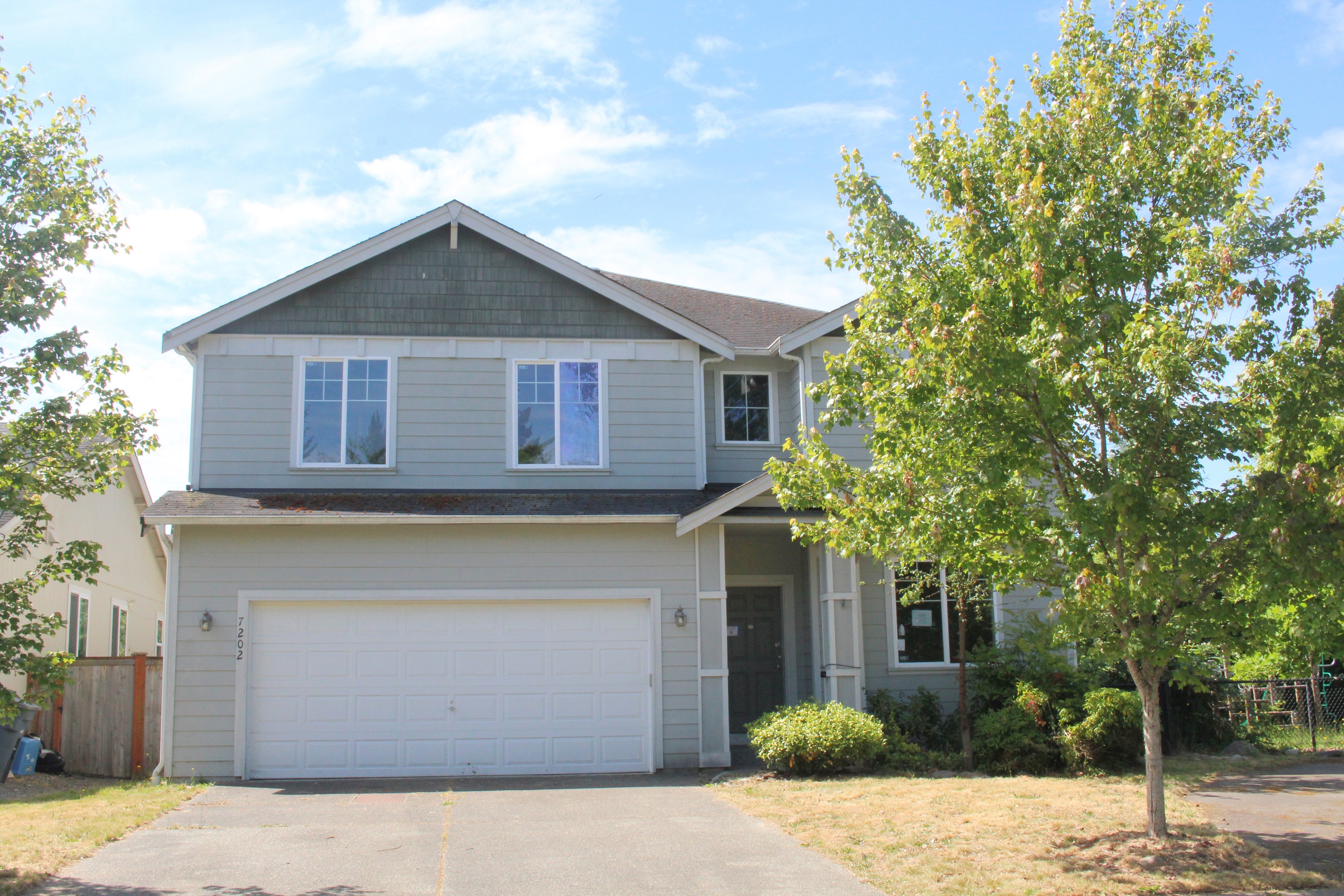 Front yard of Home for sale in Sumner WA