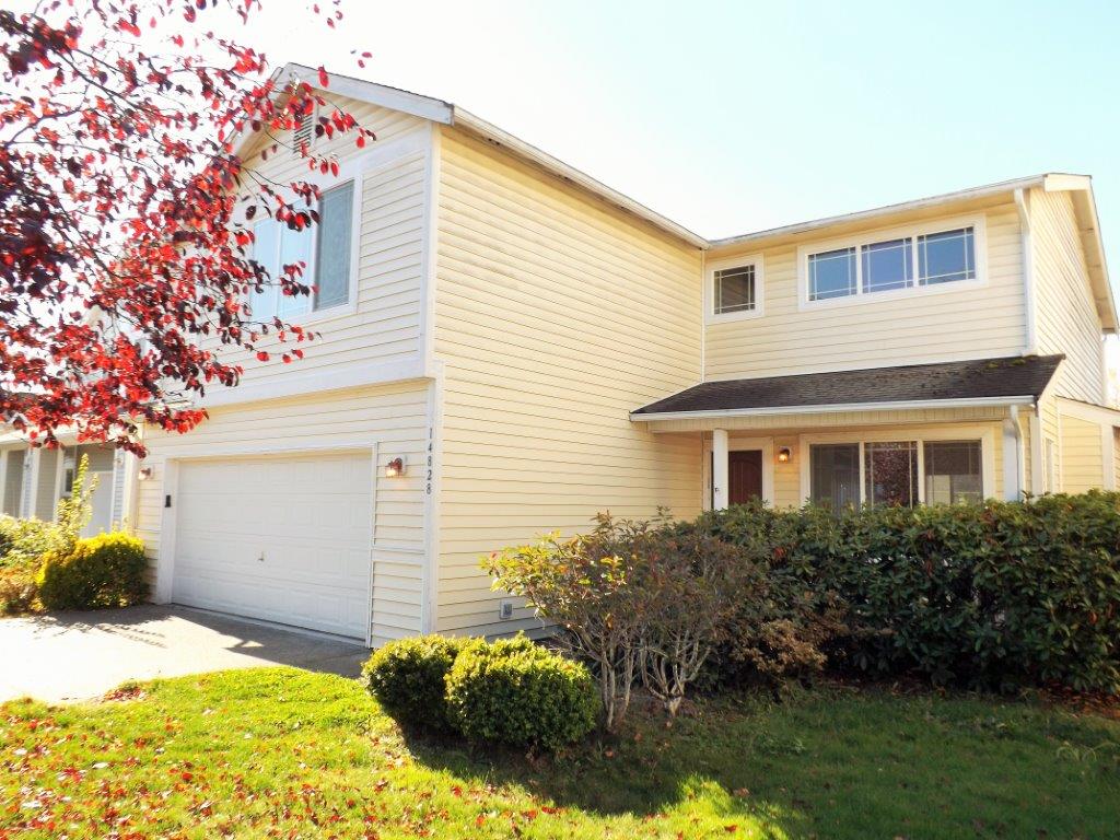 Front yard of Home for sale in Sumner WA