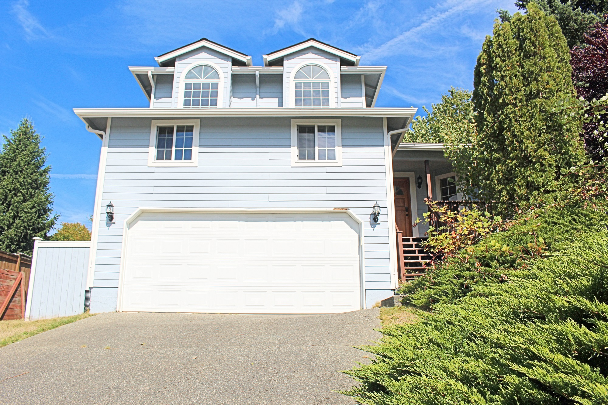 Front yard of Home for sale in Sumner WA