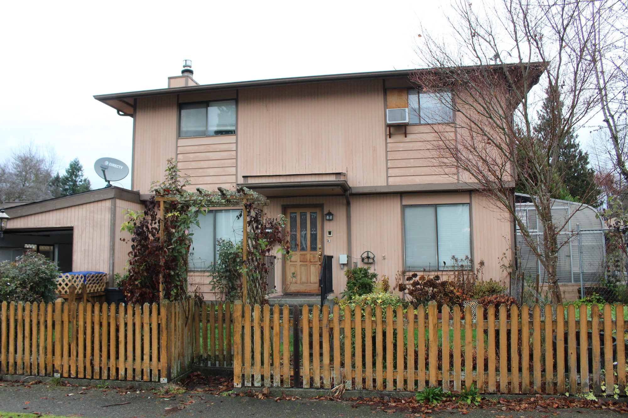 Front yard of Home for sale in Sumner WA