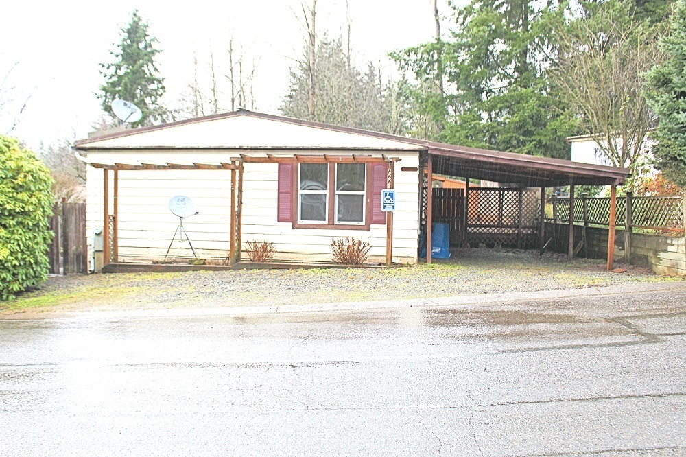 Front yard of Home for sale in Sumner WA