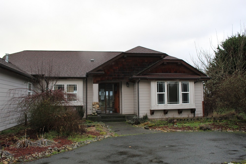 Front yard of Home for sale in Sumner WA