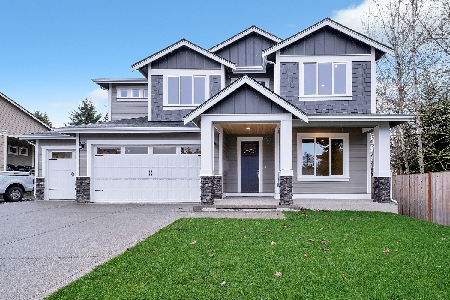 Front yard of Home for sale in Sumner WA