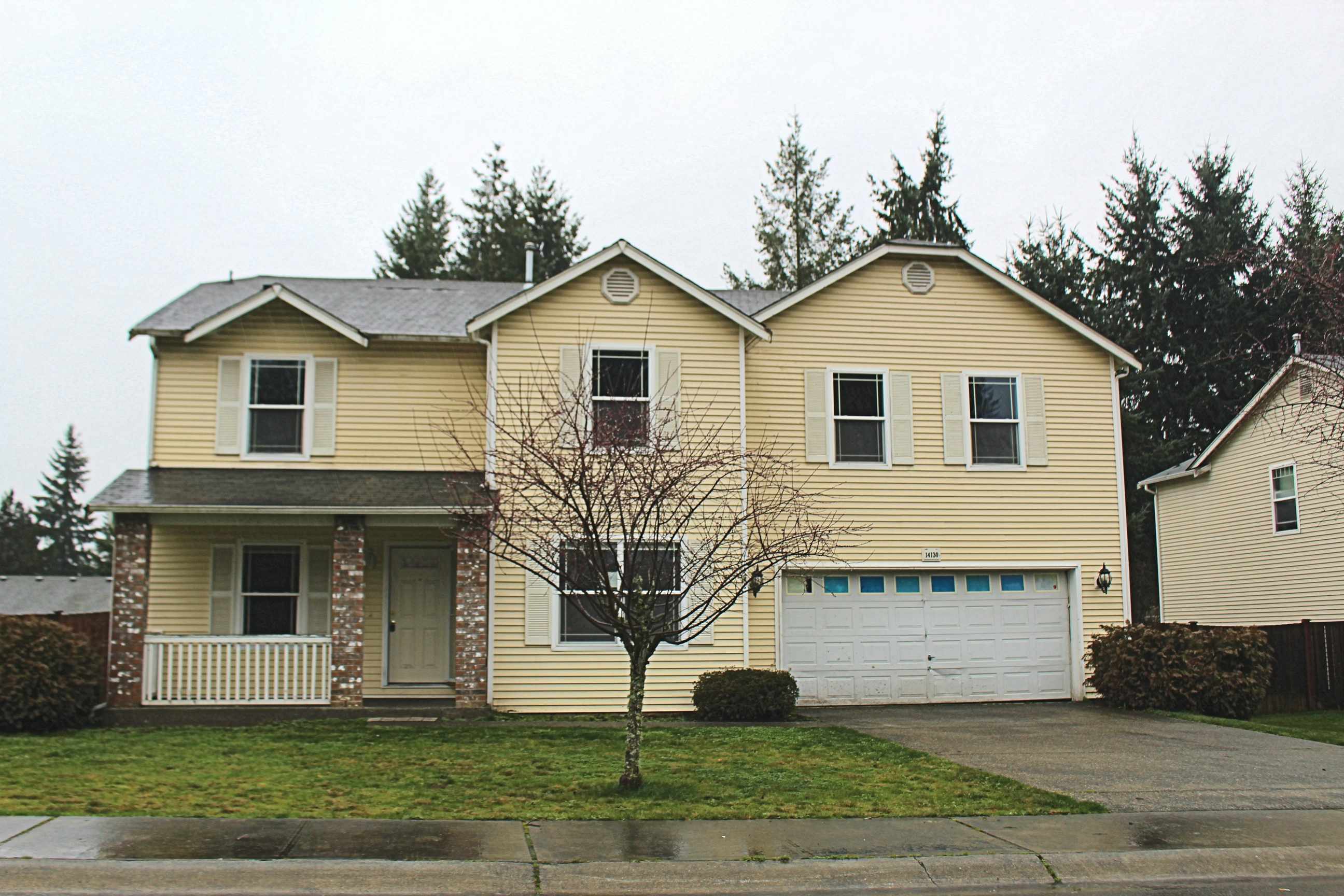Front yard of Home for sale in Sumner WA